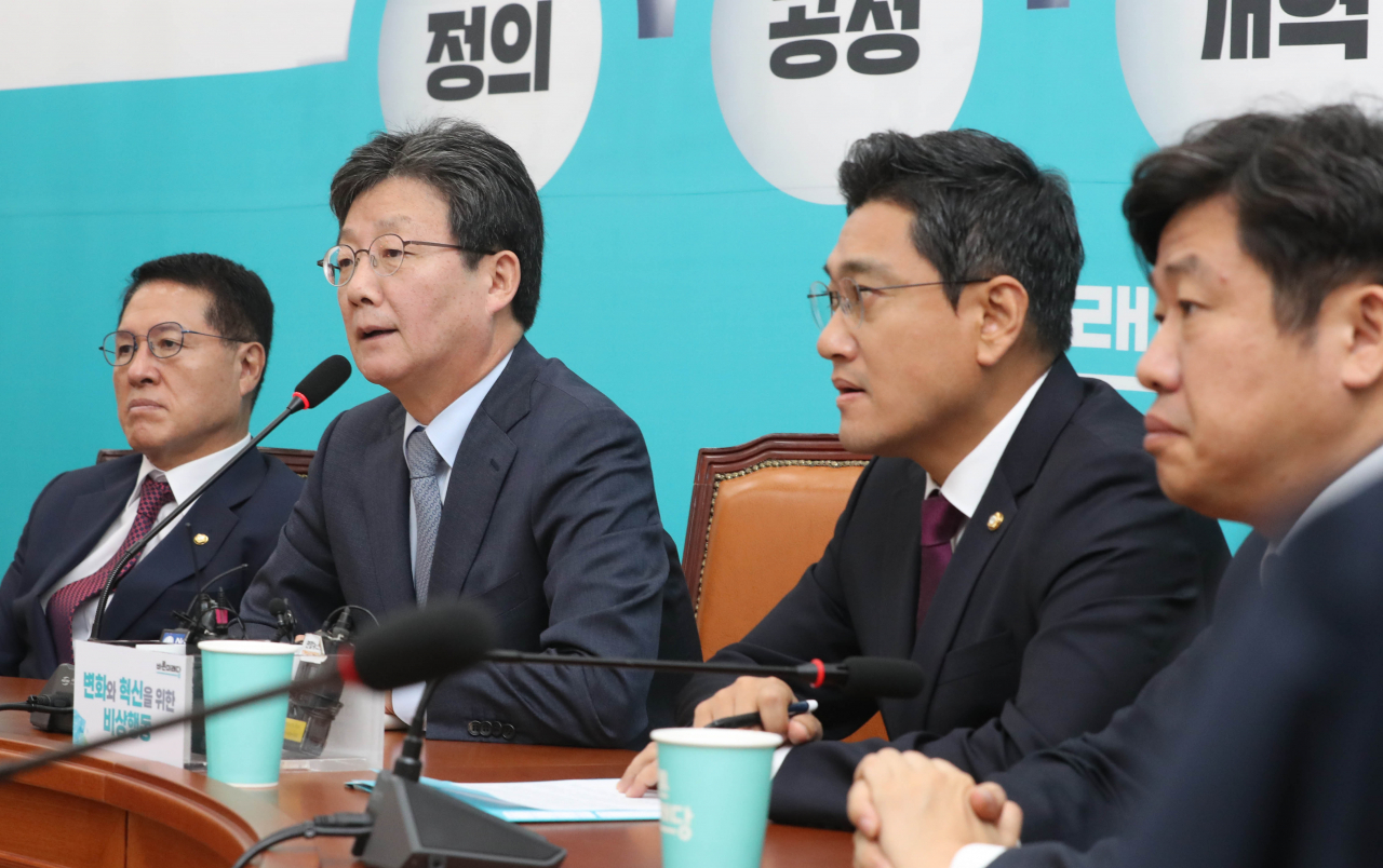 바른미래당내 비당권파 모임 '변화와 혁신을 위한 행동'(변혁) 대표인 유승민 의원이 지난달 23일 오전 국회에서 열린 '변혁' 의원 비상회의에서 발언하고 있다. [연합]