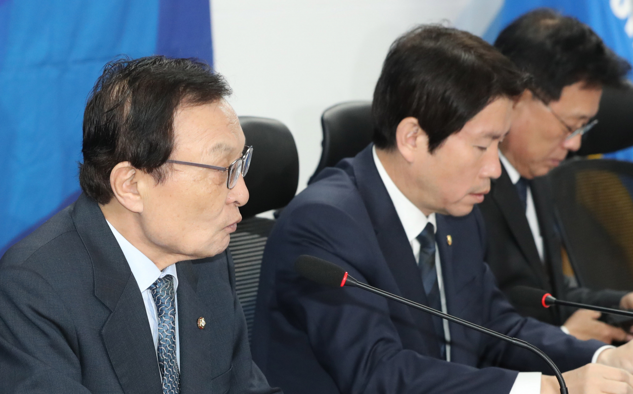 이해찬 더불어민주당 대표가 1일 오전 국회 의원회관에서 열린 확대간부회의에서 발언하고 있다. [연합]