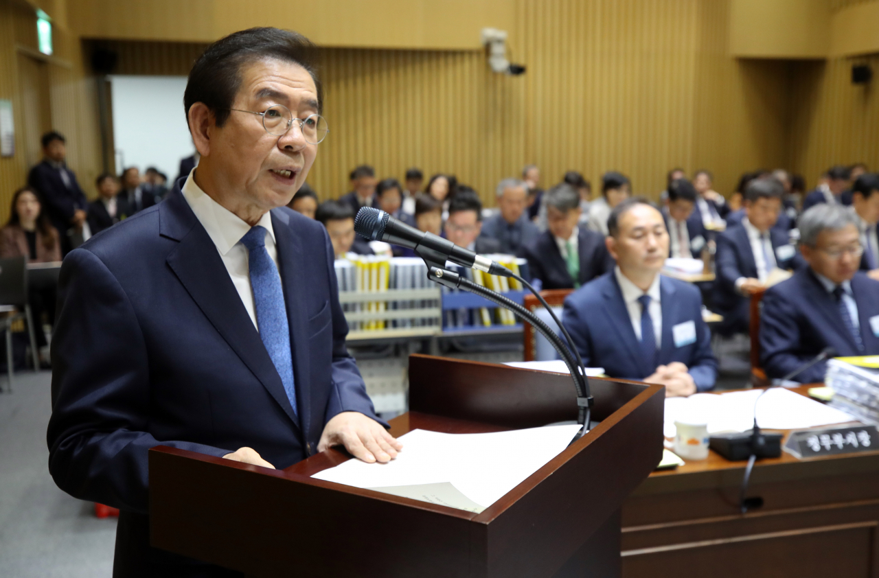 박원순 서울시장이 지난달 17일 오전 서울시청에서 열린 국회 국토교통위 국정감사에서 업무보고를 하고 있다. [연합]