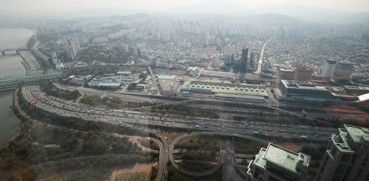 지난달 31일 오전 서울 올림픽대로의 모습. 서울 강변북로와 올림픽대로의 대심도 지하도로화 방안이 본격 검토된다. [연합뉴스]