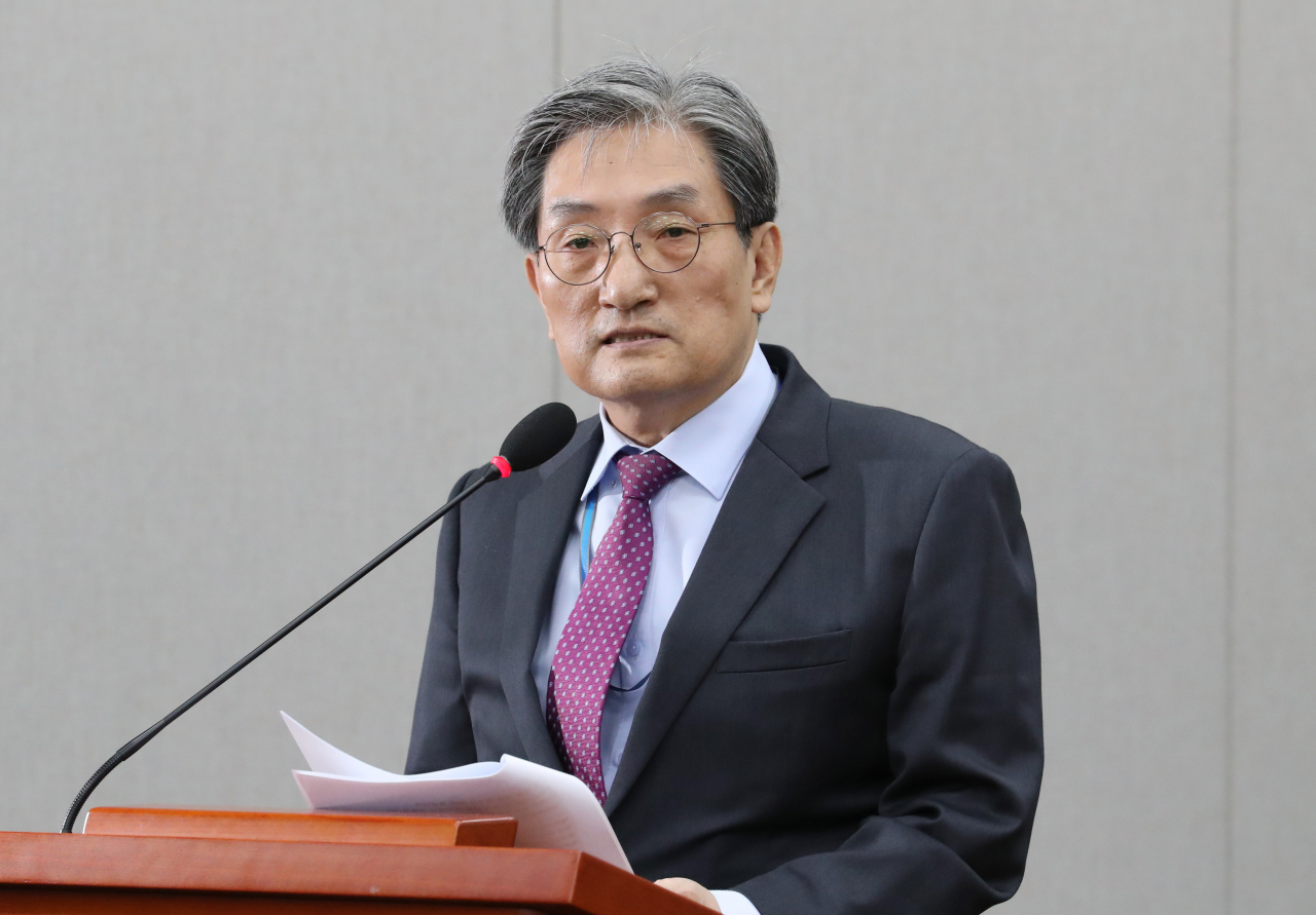 1일 오전 열린 국회 운영위원회의 대통령비서실, 국가안보실, 대통령 경호처 등의 국정감사에서 노영민 대통령 비서실장이 인사말하고 있다. 연합뉴스