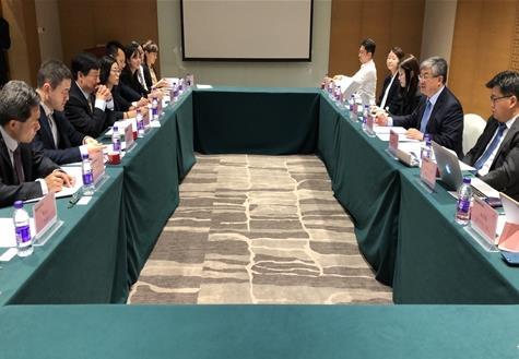 Government officials of South Korea and China meet for a joint committee on climate change in Haikou in the southern island province of Hainan, China, in this photo provided by Seoul's foreign ministry on Nov. 1, 2019. (PHOTO NOT FOR SALE) (Yonhap)