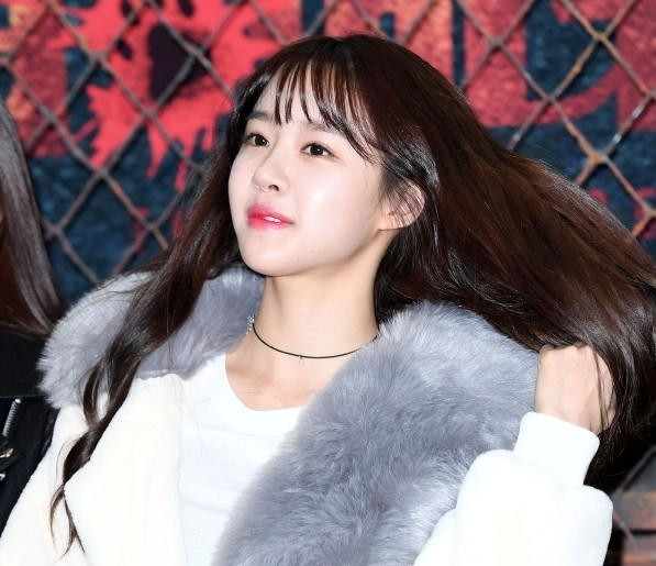 크레용팝 출신 BJ 엘린은 2일 로맨스 스캠 가해 의혹에 대해 사과와 함께 내일 자신의 방송을 통해 그에 대한 입장과 상황을 밝히겠다고 했다. [OSEN]