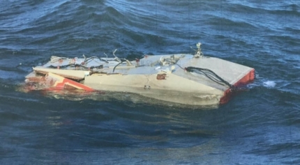독도 인근에서 추락한 소방헬기의 동체 일부[연합]