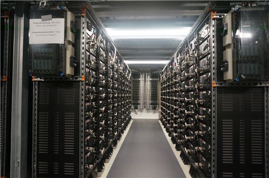 Samsung SDI's ESS platform. Samsung SDI