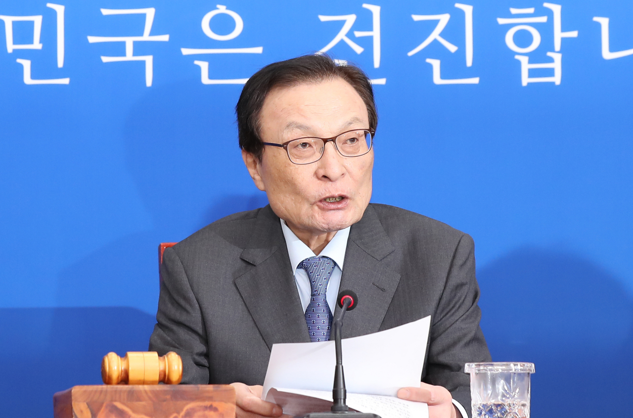 더불어민주당 이해찬 대표가 4일 오전 서울 여의도 국회 당 대표 회의실에서 열린 최고위원회의에서 발언하고 있다. 연합뉴스