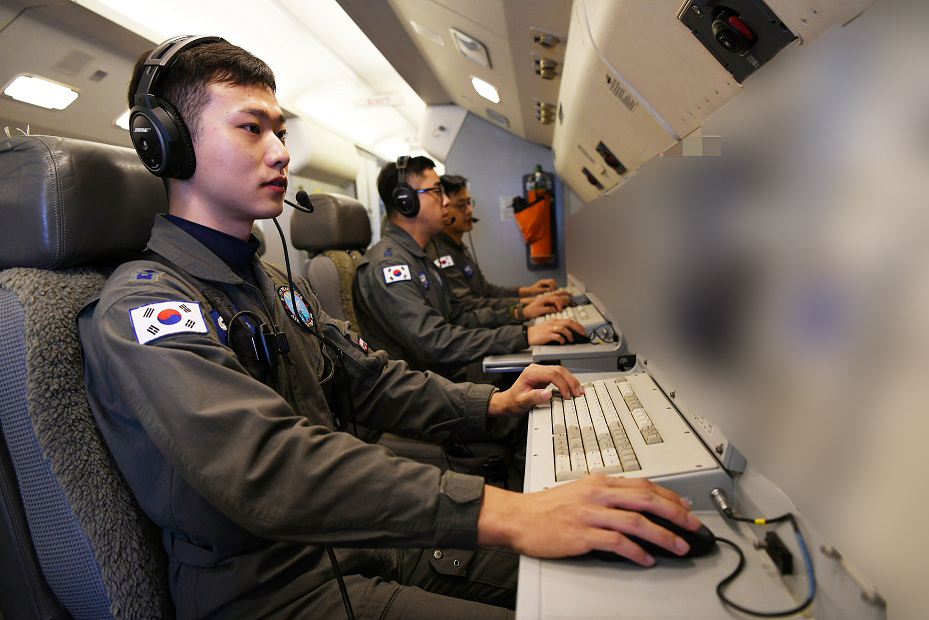공중통제부문(E-737) 골든아이로 선발된 박인용 대위.[사진=공군]