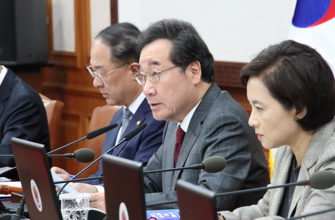 이낙연 국무총리가 5일 정부서울청사에서 열린 국무회의에서 발언하고 있다. 연합뉴스