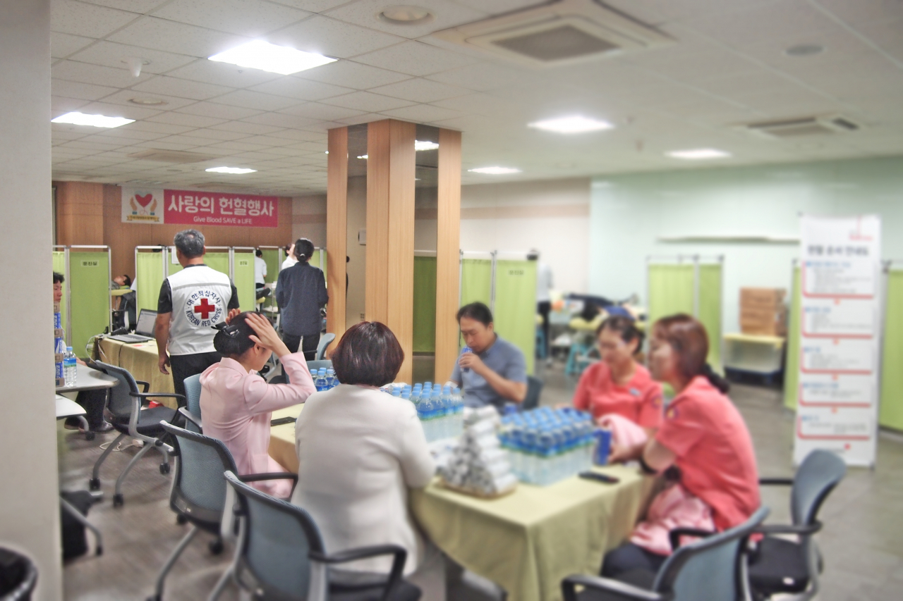 〈사진: 지난달 31일 시행된 연세사랑병원의 사랑의 헌혈행사-Give Blood Save a Life'〉