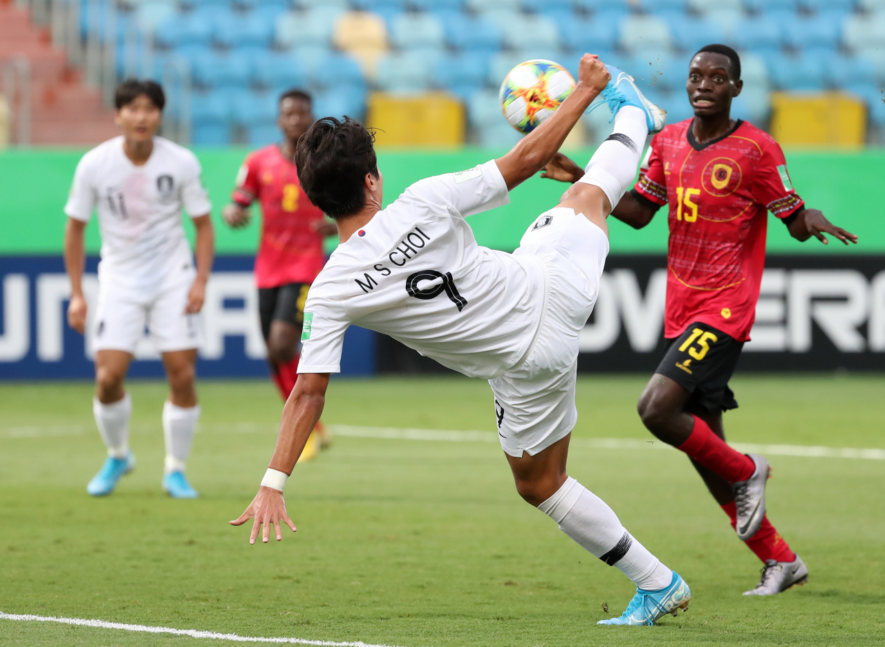 5일 오후(현지시간) 브라질 에스타지우 올림피쿠 고이아니아 경기장에서 열린 'FIFA U-17 월드컵' 대한민국 대 앙골라 16강전. 최민서가 선제골을 넣고 있다. [연합]