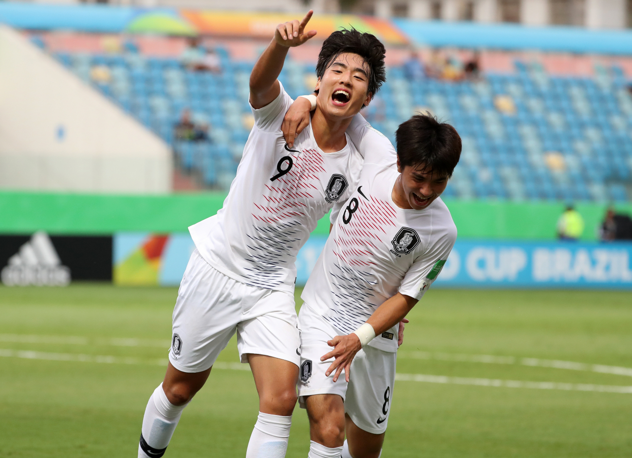 5일 오후(현지시간) 브라질 에스타지우 올림피쿠 고이아니아 경기장에서 열린 'FIFA U-17 월드컵' 대한민국 대 앙골라 16강전. 최민서가 선제골을 넣은 후 환호하고 있다. [연합]