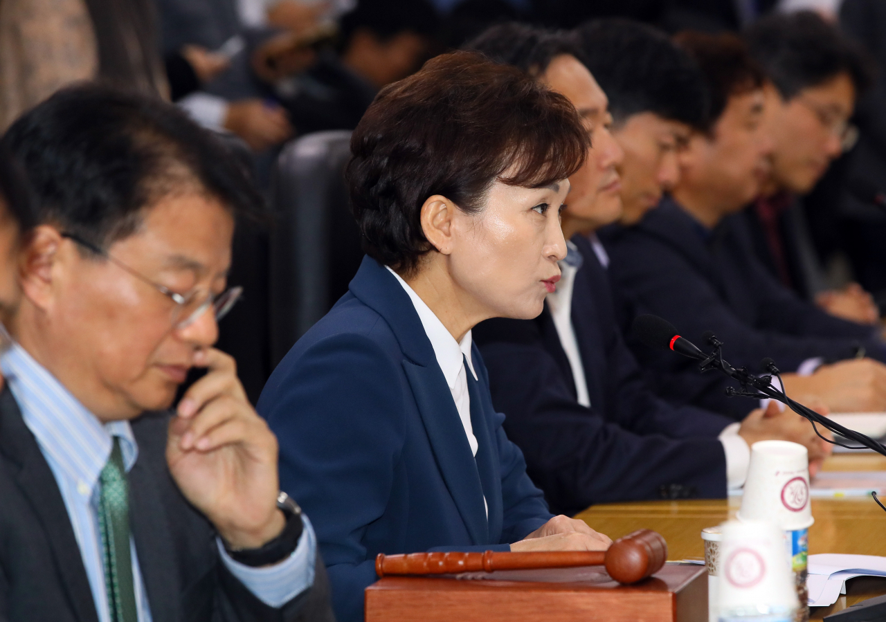김현미 국토교통부 장관이 6일 세종시 정부세종청사 국토교통부에서 열린 주거정책심의위원회에서 모두발언을 하고 있다. [연합뉴스]
