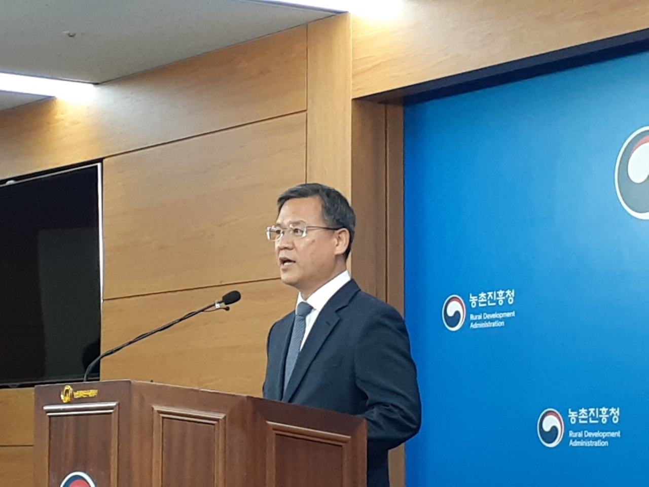 김두호 농진청 국림식량과학원장이 6일 정부세종청사 농림축산식품부 기자실에서 브리핑을 하고 있다. [헤럴드 DB]