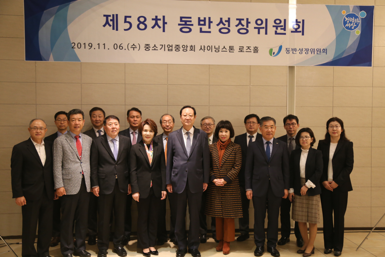 동반성장위원회는 6일 서울 여의도 중소기업중앙회에서 제58차 동반위를 열고 중고차 판매업의 생계형 적합업종 미부합 의견을 중소벤처기업부에 전달하기로 의결했다.