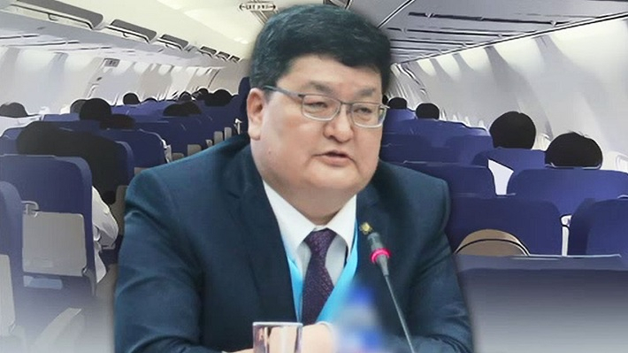 기내 성추행 혐의를 받고 있는 몽골 헌법재판소 드바야르 도르지 소장이 6일 인천국제공항에 재입국하면서 전날 법원에서 체포영장을 발부 받은 경찰이 인천경찰청으로 이송, 조사를 벌이고 있는 것으로 알려졌다. [연합]