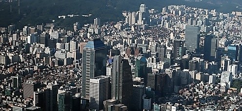문재인 정부 2년간 친노동정책 중심으로 기업 자율성이 심각하게 훼손됐다는 지적이 나온다.
