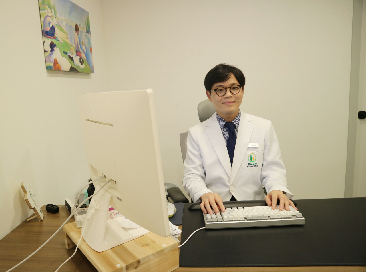 신재현 강남푸른정신과 원장은 “건강한 정신을 위해서도 음식의 선택과 규칙적인 식사가 중요하다”고 강조한다. [사진=육성연 기자]