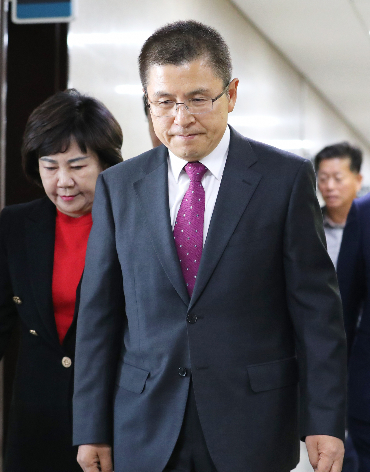 자유한국당 황교안 대표가 지난 7일 오전 국회에서 열린 최고위원회의를 위해 회의실로 이동하고 있다. [연합]
