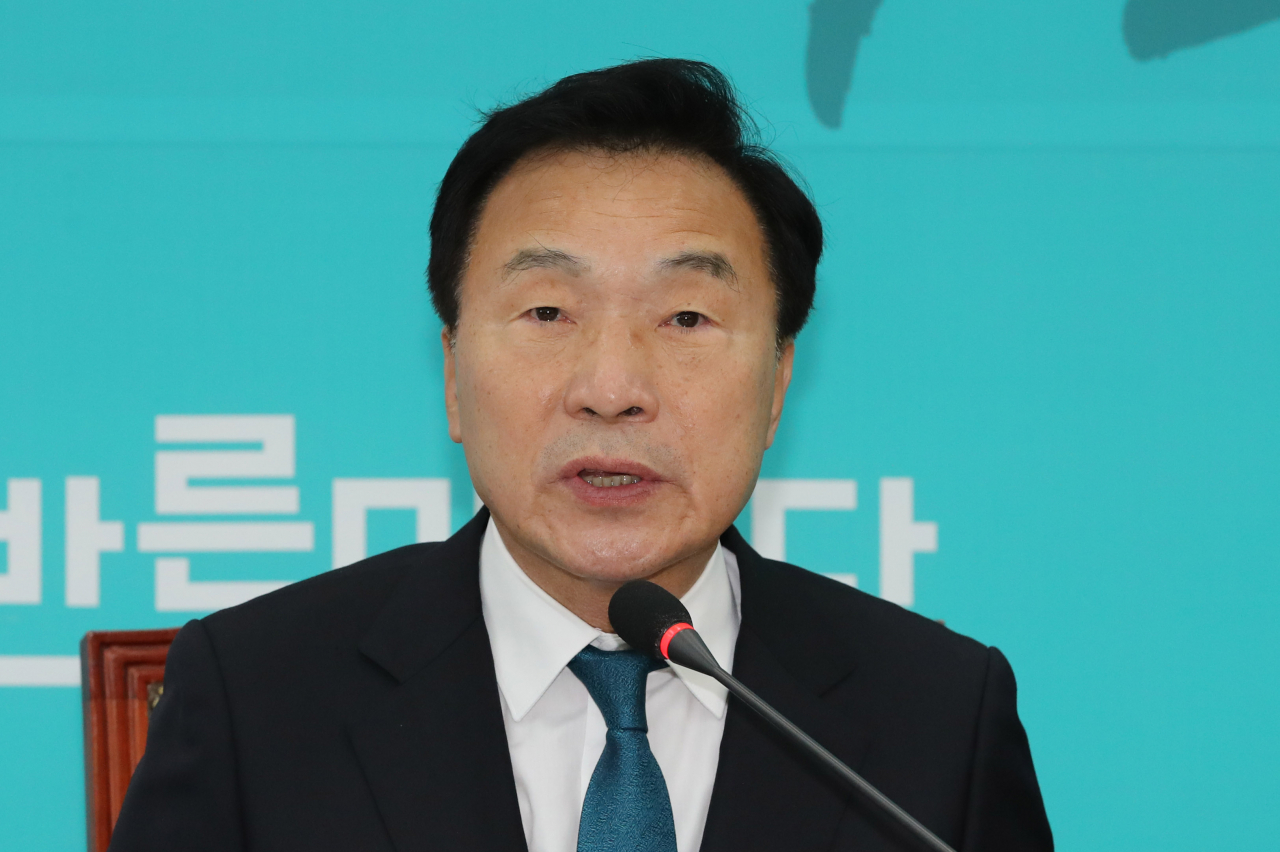 손학규 바른미래당 대표가 8일 오전 국회에서 열린 최고위원회의에서 발언하고 있다. [연합]