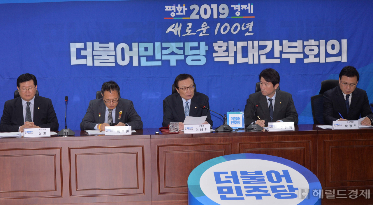 8일 국회 의원회관에서 열린 민주당 확대간부회의에서 이해찬 당대표가 모두발언을 하고 있다. 정희조 기자/checho@heraldcorp.com