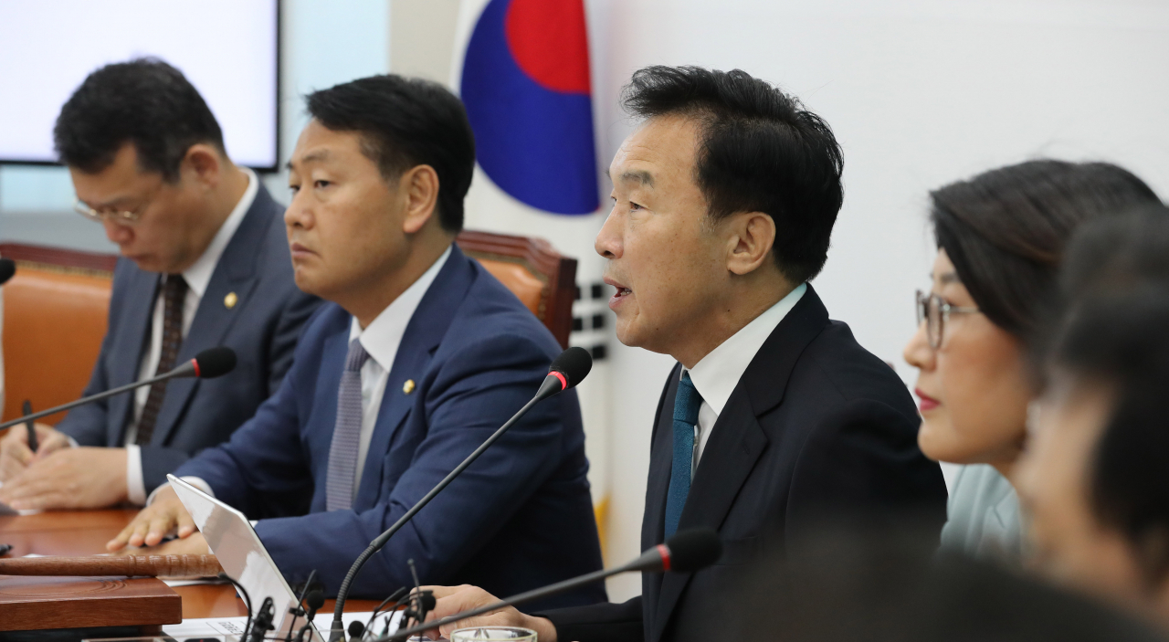 바른미래당 손학규 대표가 8일 오전 국회에서 열린 최고위원회의에서 발언하고 있다. 연합뉴스
