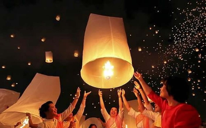 태국 전통의 풍등 축제인 ‘러이 끄라통’행사 기간 항공기 안전을 이유로 치앙마이 국제공항을 이용하는 국내외 항공편 154편이 결항되거나 일정이 조정됐다고 일간 방콕포스트가 8일 밝혔다. [연합]