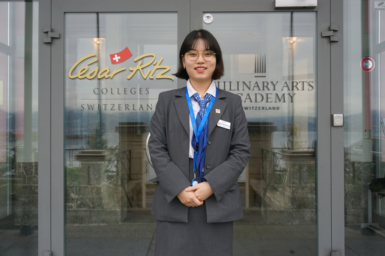 2019 IRF(International Recruitment Forum)에 참석한 세자르리츠컬리지 재학생 김세희(18) 학생. 학교 학생대표를 맡고 있는 김 양의 꿈은 "카지노를 갖고 있는 호텔에 취업하는 것"이다.