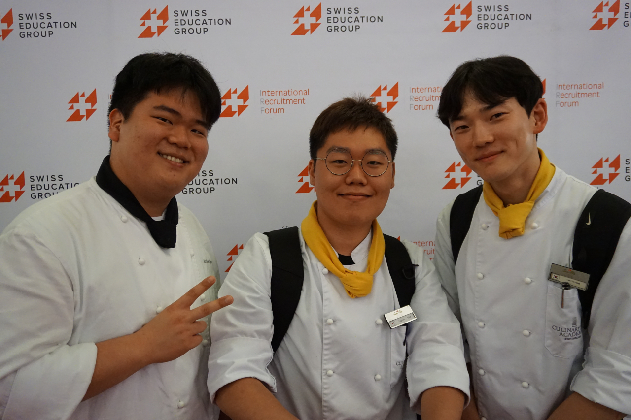 2019 IRF(International Recruitment Forum)에 참석한 커리너리아트 재학생들. 왼쪽부터 천진석(25), 김성수(25), 정휘윤(28) 학생. [사진=김유진 기자/kacew@heraldcorpcom]