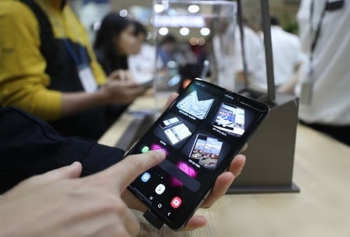 중국의 한 전자 상거래 업체 온라인 매장에 출시된지 단 2초 만에 완판된 삼성전자의 5G 폴더불폰 ‘갤럭시 폴드’. [연합]