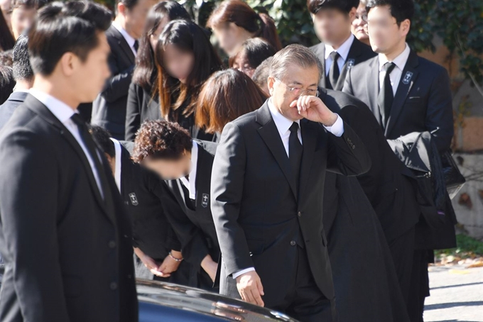 모친 삼우제 못간 문 대통령, 오늘 양산 묘소 찾아