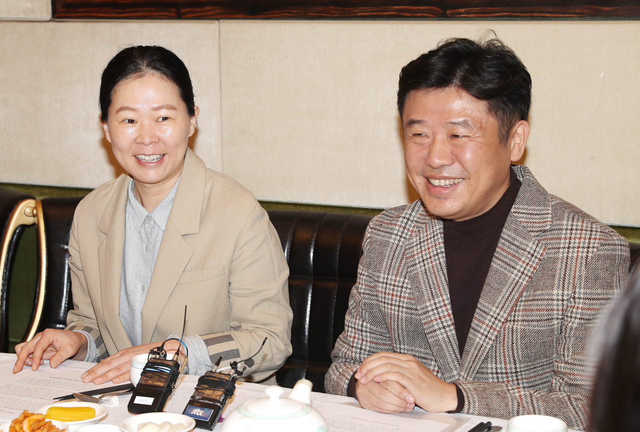 바른미래당 비당권파 유의동(오른쪽), 권은희 '변화와 혁신을 위한 비상행동'(변혁) 신당기획단 공동단장이 10일 서울 여의도의 한 식당에서 열린 기자간담회에서 창당 관련 내용을 설명하고 있다. [연합]