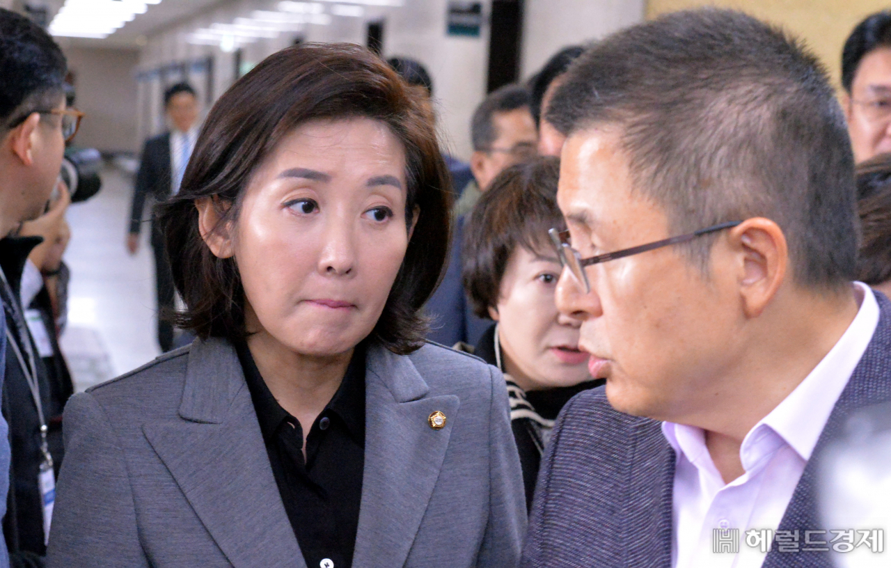 11일 국회에서 열린 자유한국당 최고위원회의 정희조 기자/checho@heraldcorp.com