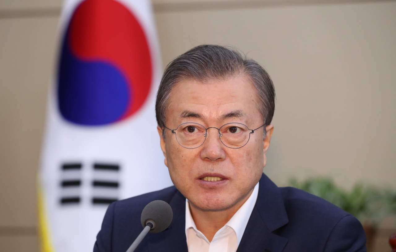 문재인 대통령이 11일 오후 청와대에서 열린 수석·보좌관회의에서 발언하고 있다. [연합]