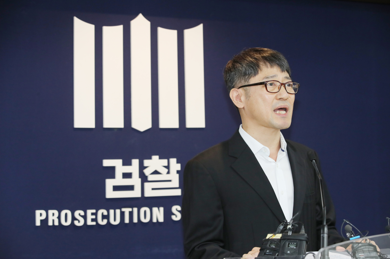 The special investigation unit's head Lim Gwan-hyeok speaks during press conference Monday. (Yonhap)
