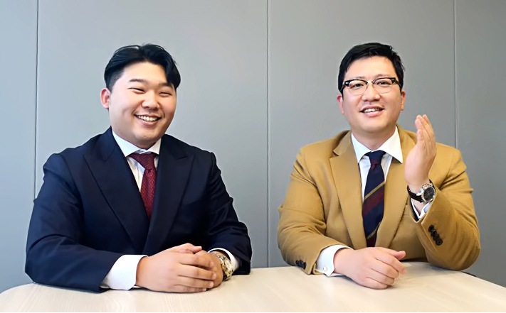 MDRT 멘토링프로그램의 멘토인 정상연(오른쪽) 메트라이프 정탑 지점장과 멘티 김민재 매니저.