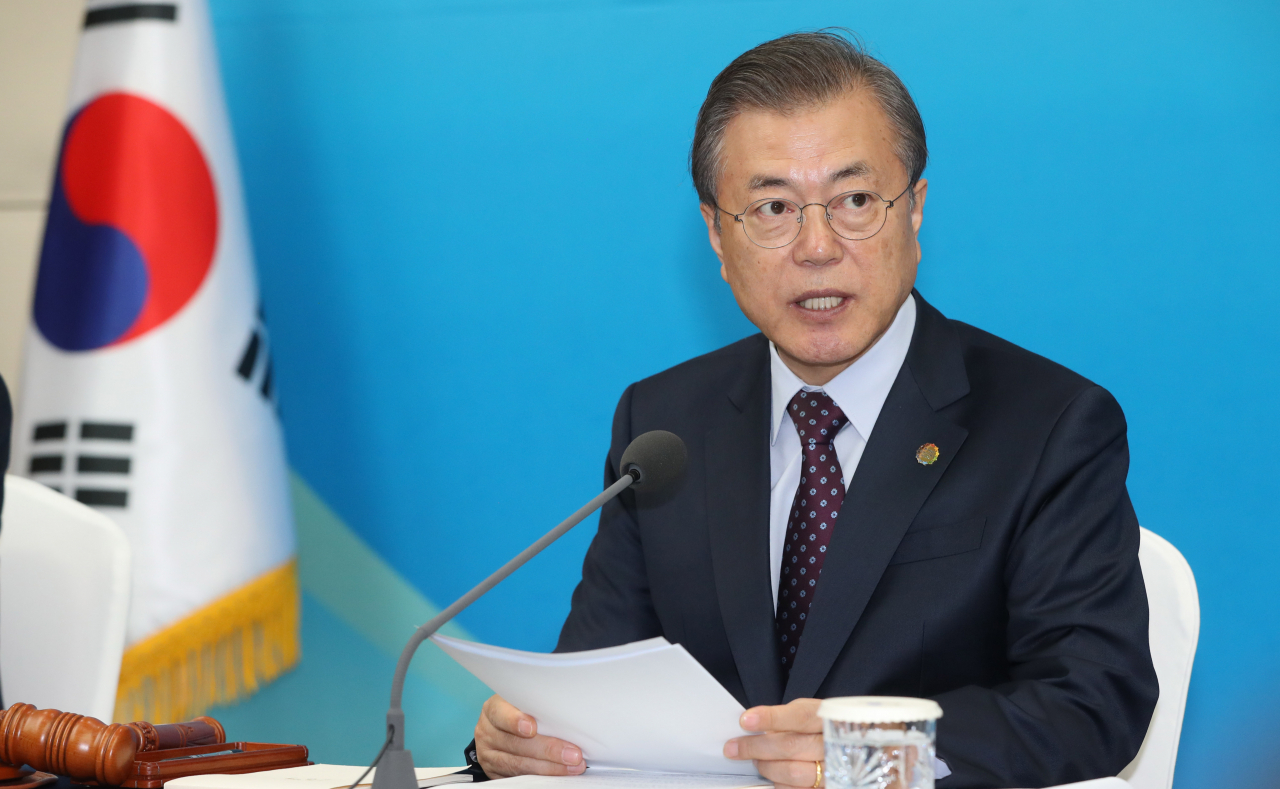 문재인 대통령이 지난달 12일 부산 벡스코에서 국무회의를 주재하고 있다. [연합]