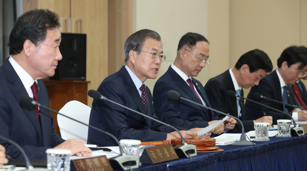 문재인 대통령이 12일 오전 부산에서 국무회의를 주재하고 있다. [연합]
