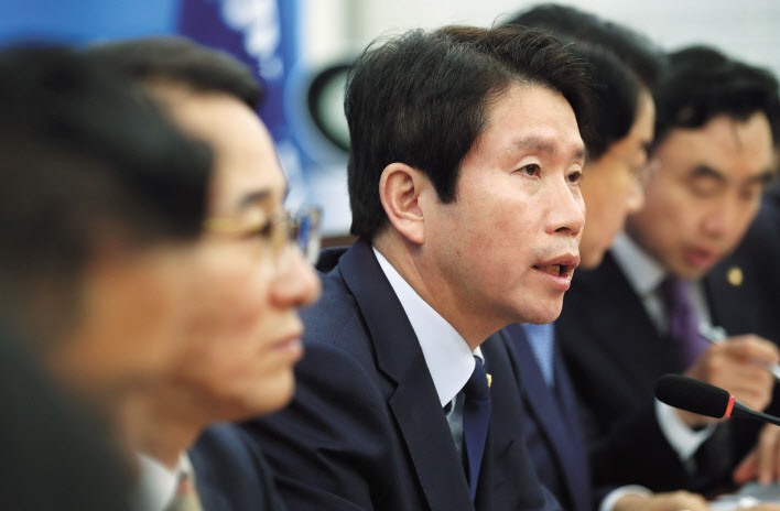 이인영 더불어민주당 원내대표가 12일 오전 국회에서 열린 원내대책회의에서 발언하고 있다. [연합]