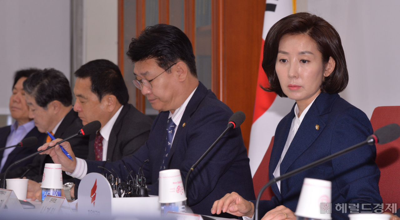 13일 국회에서 열린 자유한국당 원내대표-중진의원 회의. 정희조 기자/checho@heraldcorp,com