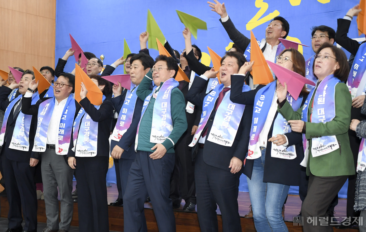대구경북한뿌리상생위원회 정기총회 참석자들이 퍼포먼스를 진행하고 있다.[경북도 제공]