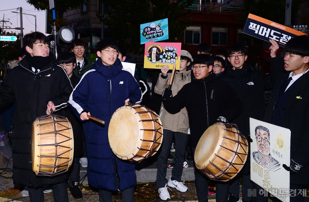 [H#story] ‘수능날은 추웠고, 응원은 뜨거웠다’