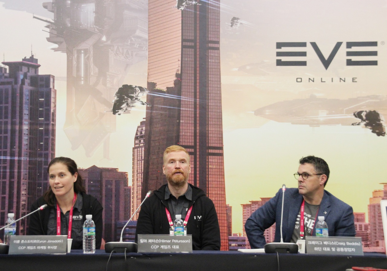 Icelandic game company CCP’s CEO Hilmar Petursson (center) attends G-Star 2019 in Busan. (Lim Jeong-yeo/The Korea Herald)