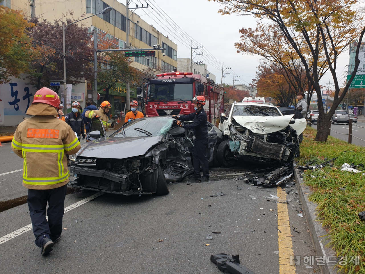 17일 오전 대구 도심에서 차량 9중 추돌 사고가 발생했다.[대구소방안전본부 제공]