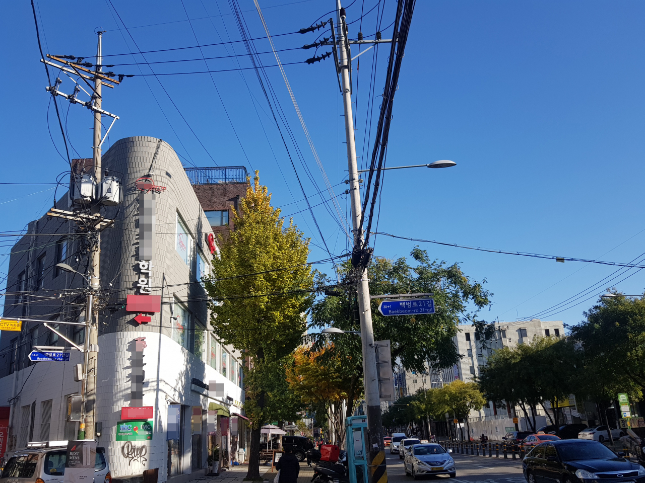 서울 마포구 백범로에 들어선 학원가. 2015년 이후 사설학원 수가 80곳 이상 늘어난 자치구는 강남구와 마포구 뿐이다. [양영경 기자/y2k@]