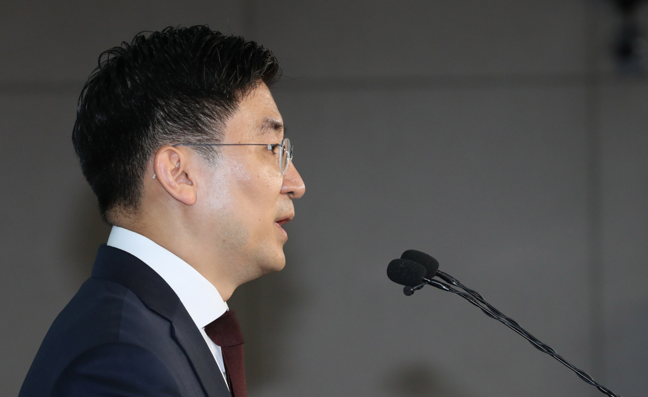 자유한국당 3선 김세연 의원이 17일 오전 국회 정론관에서 기자회견을 열고 총선 불출마를 선언하고 있다.[연합]