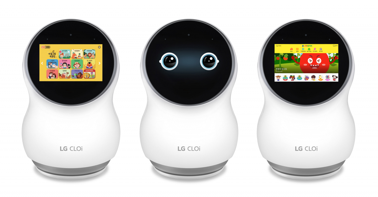 인공지능 홈로봇 ‘LG 클로이’에서 아들과딸 북클럽 콘텐츠(왼쪽)와 쥬니어네이버(오른쪽)가 작동하고 있는 모습. [LG전자 제공]