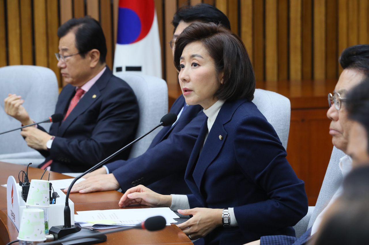자유한국당 나경원 원내대표가 19일 국회에서 열린 원내대책회의에서 발언하고 있다. 연합뉴스