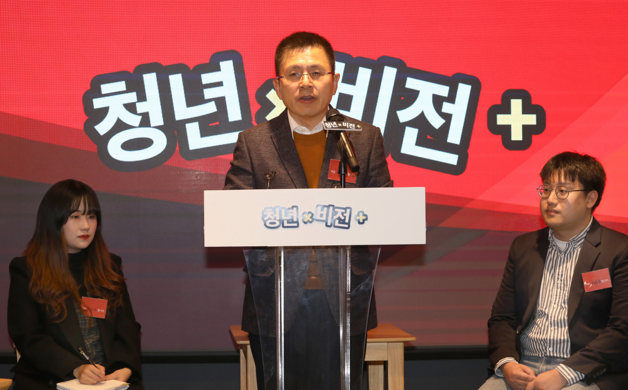 황교안 자유한국당 대표가 19일 서울 마포구 꿀템 카페에서 열린 '자유한국당 청년 정책 비전 발표회'에서 발언하고 있다. [연합]