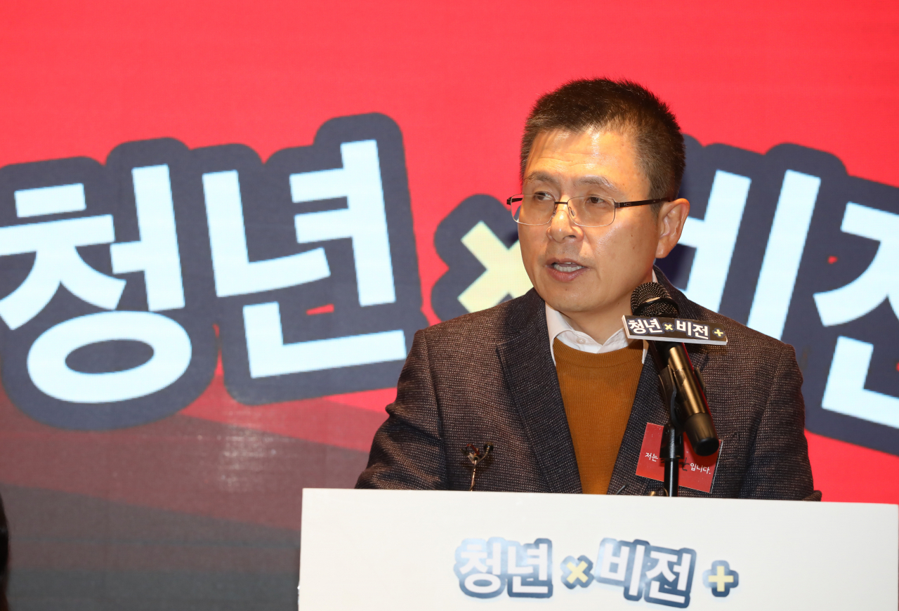 황교안 자유한국당 대표가 19일 서울 마포구 꿀템 카페에서 열린 '자유한국당 청년 정책 비전 발표회'에서 발언하고 있다. [연합]