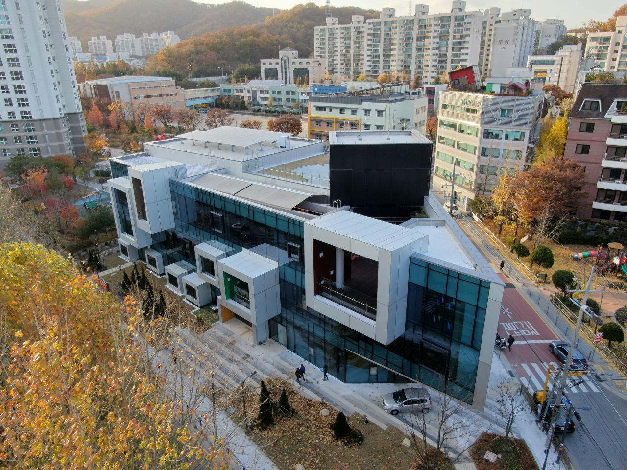 도심속 신개념 복합문화공간인 양재도서관 외관 모습. [서초구 제공]
